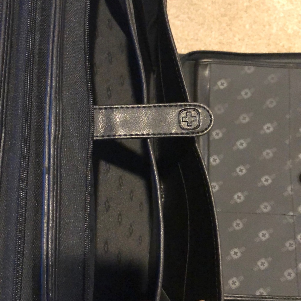 Swiss Army briefcase - Picture 8 of 10